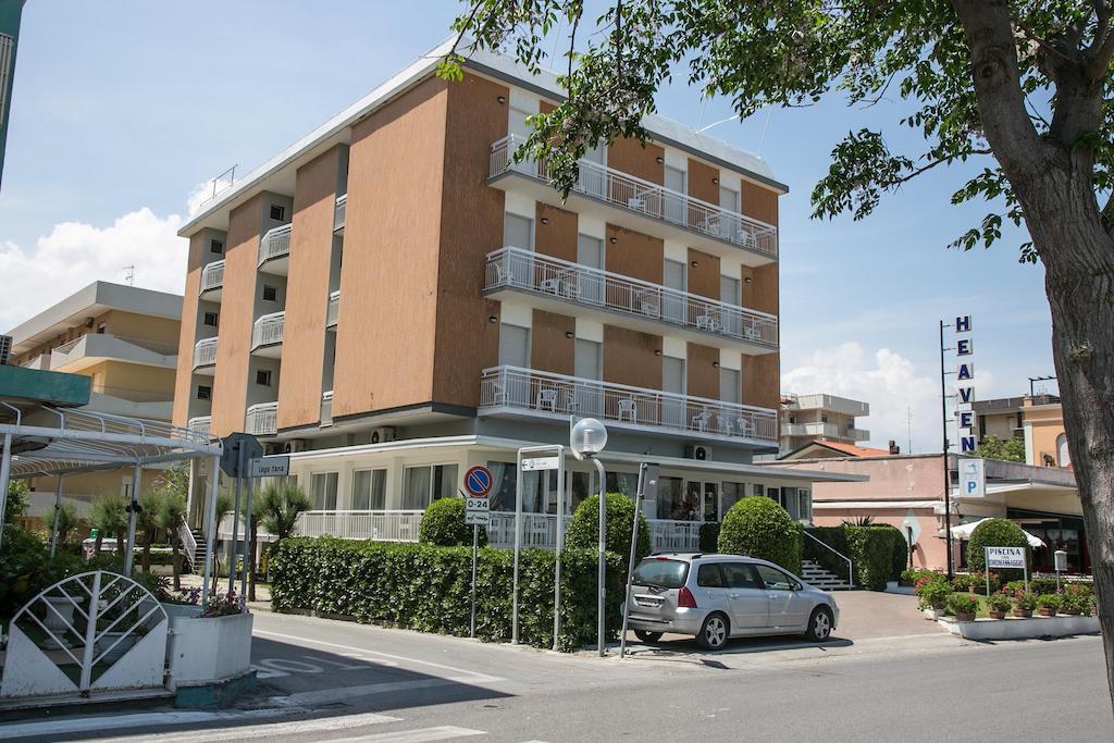 Hotel Heaven Римини Экстерьер фото
